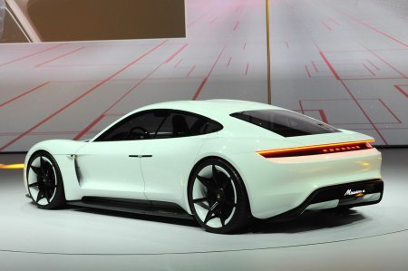   Porsche Mission E      