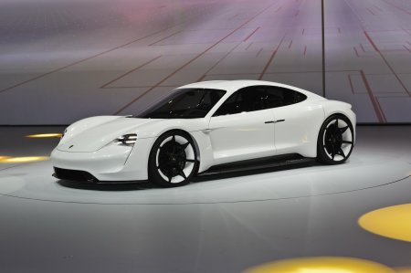   Porsche Mission E      