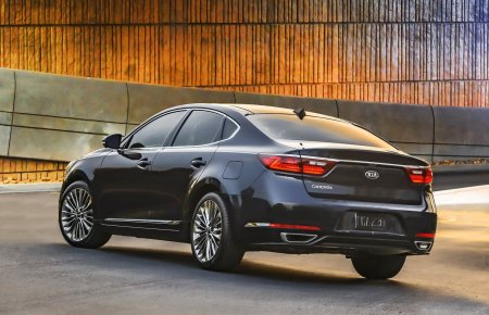   2017 Kia Cadenza   