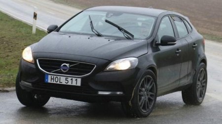   Volvo XC40   