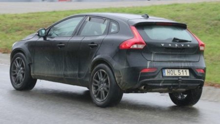   Volvo XC40   