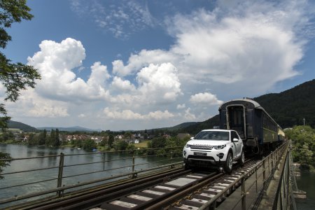 Land Rover Discovery Sport      100- 