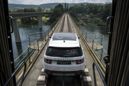 Land Rover Discovery Sport      100- 