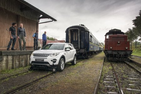 Land Rover Discovery Sport      100- 