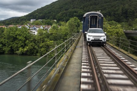 Land Rover Discovery Sport      100- 