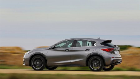 Infiniti Q30       