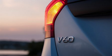   Volvo V60   21  2018 