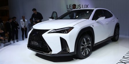 Lexus      UX